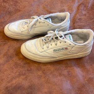 Reebok Club C 85 vintage shoe. Cream.